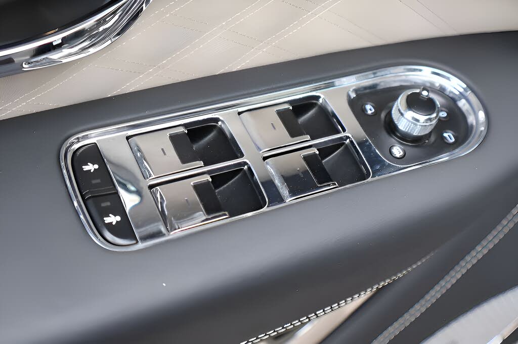 2025 Bentley Bentayga Azure V8 AWD photo 13