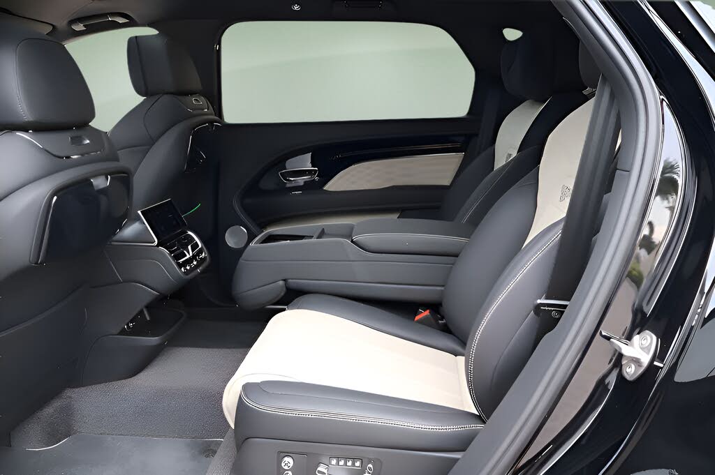 2025 Bentley Bentayga Azure V8 AWD photo 15