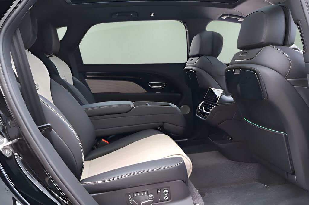 2025 Bentley Bentayga Azure V8 AWD photo 23