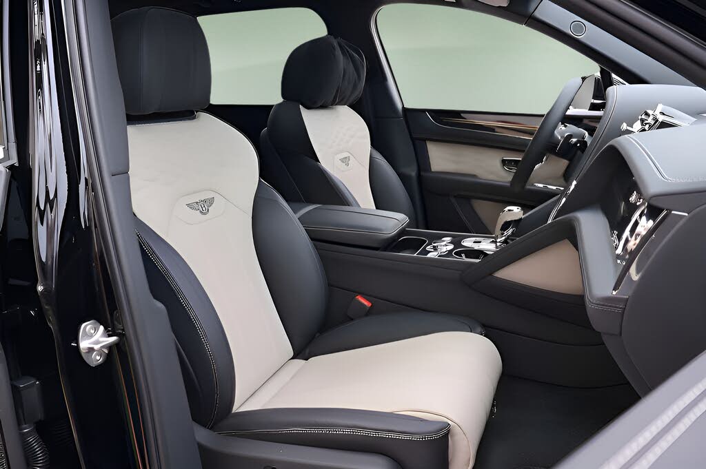2025 Bentley Bentayga Azure V8 AWD photo 24