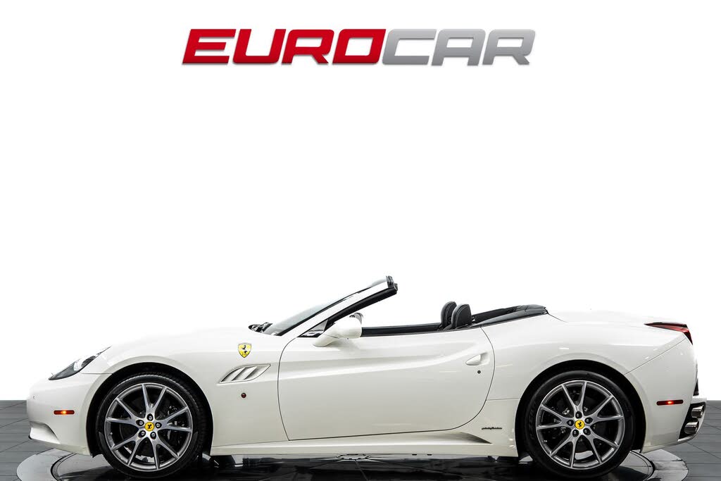 2013 Ferrari California Roadster photo 2