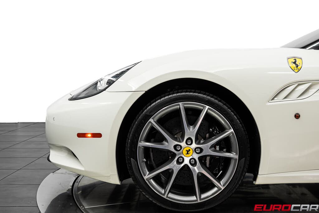 2013 Ferrari California Roadster photo 15