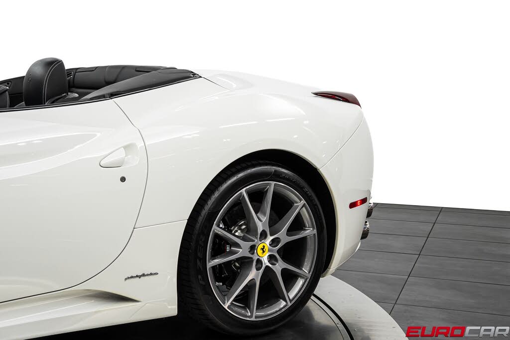2013 Ferrari California Roadster photo 16