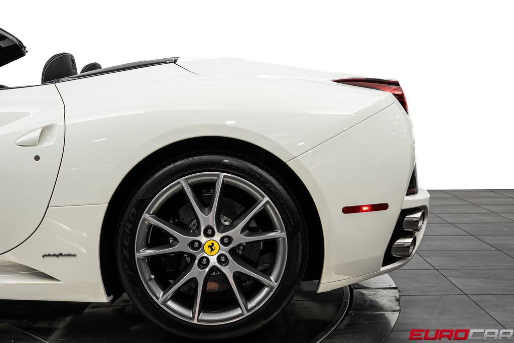 2013 Ferrari California Roadster photo 17
