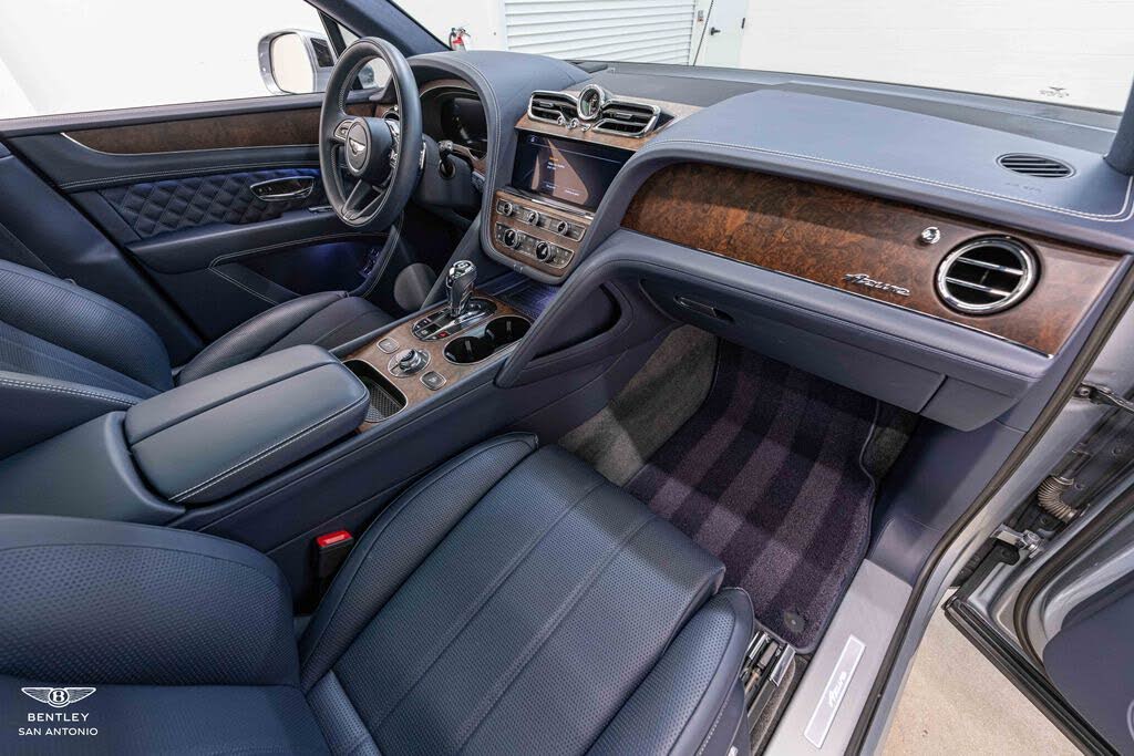2023 Bentley Bentayga Azure V8 AWD photo 2