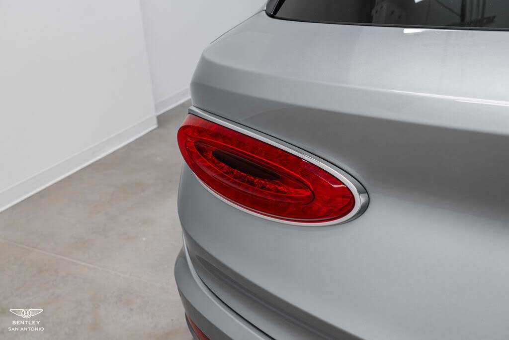 2023 Bentley Bentayga Azure V8 AWD photo 16