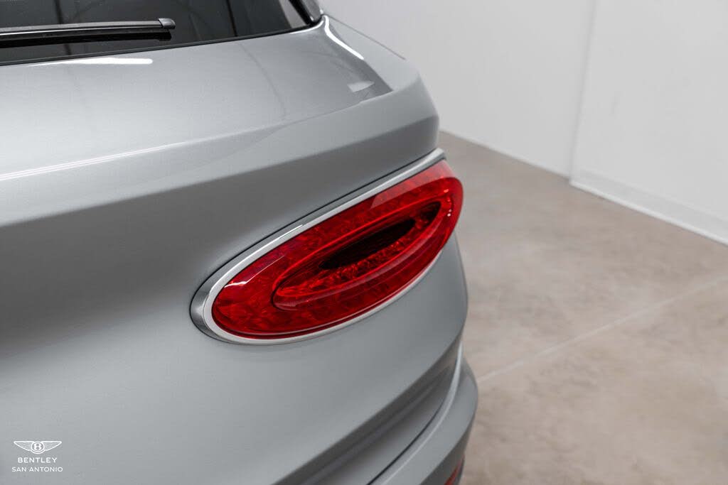 2023 Bentley Bentayga Azure V8 AWD photo 17