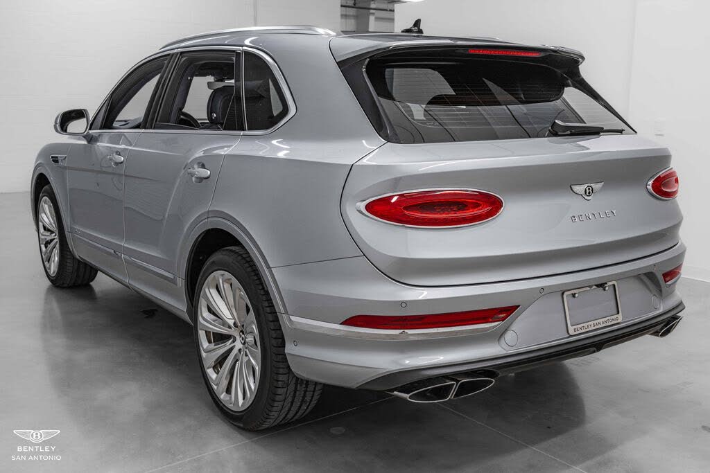 2023 Bentley Bentayga Azure V8 AWD photo 3