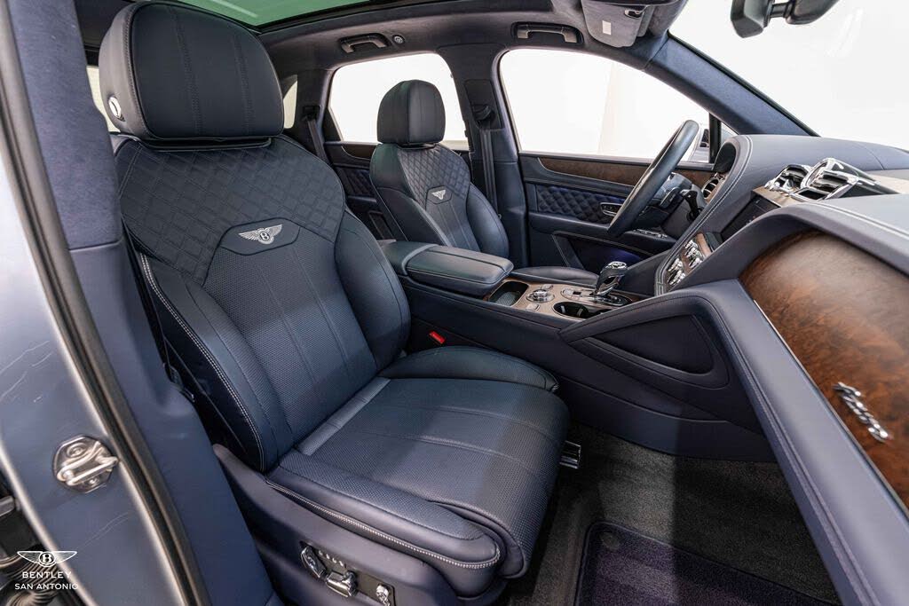 2023 Bentley Bentayga Azure V8 AWD photo 23
