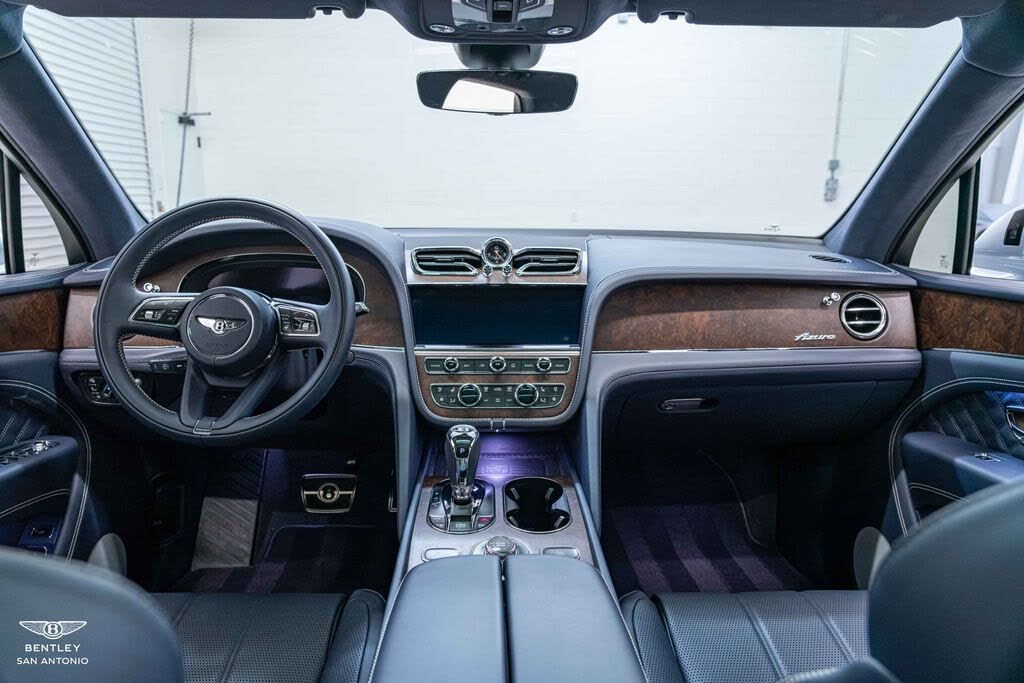 2023 Bentley Bentayga Azure V8 AWD photo 4