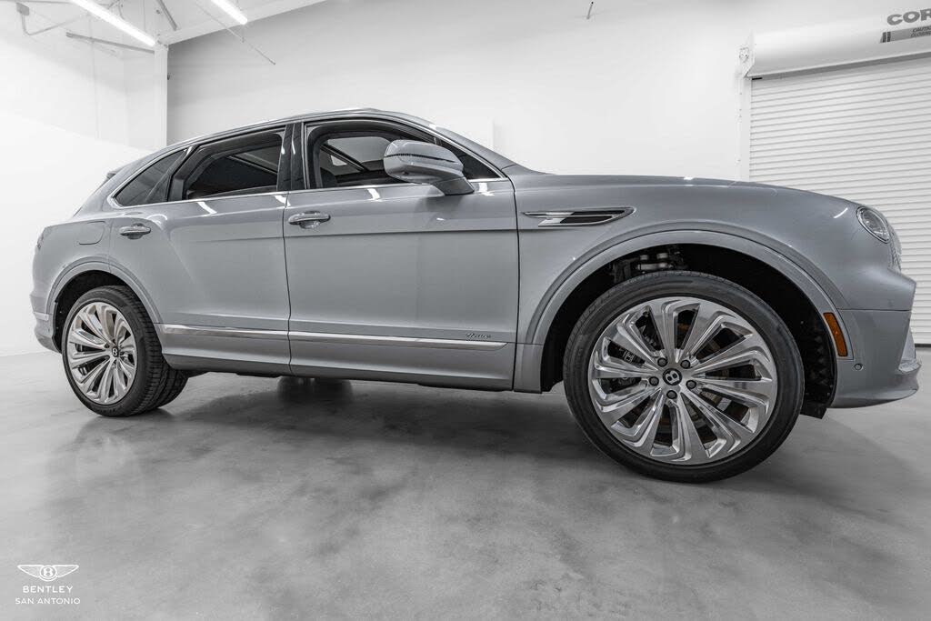 2023 Bentley Bentayga Azure V8 AWD photo 5