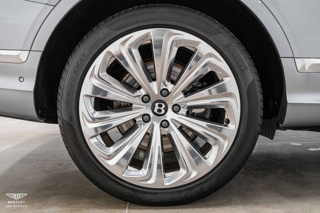 2023 Bentley Bentayga Azure V8 AWD photo 8