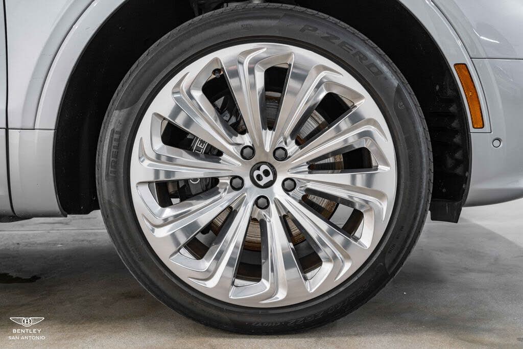 2023 Bentley Bentayga Azure V8 AWD photo 9