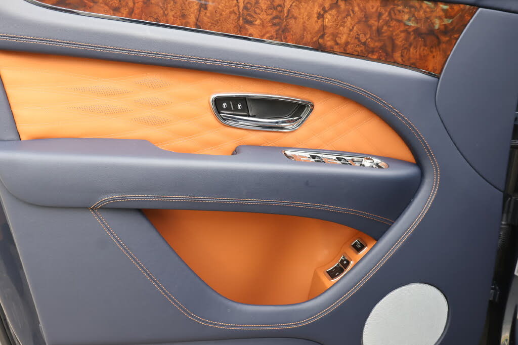 2026 Bentley Bentayga Azure V8 AWD photo 13