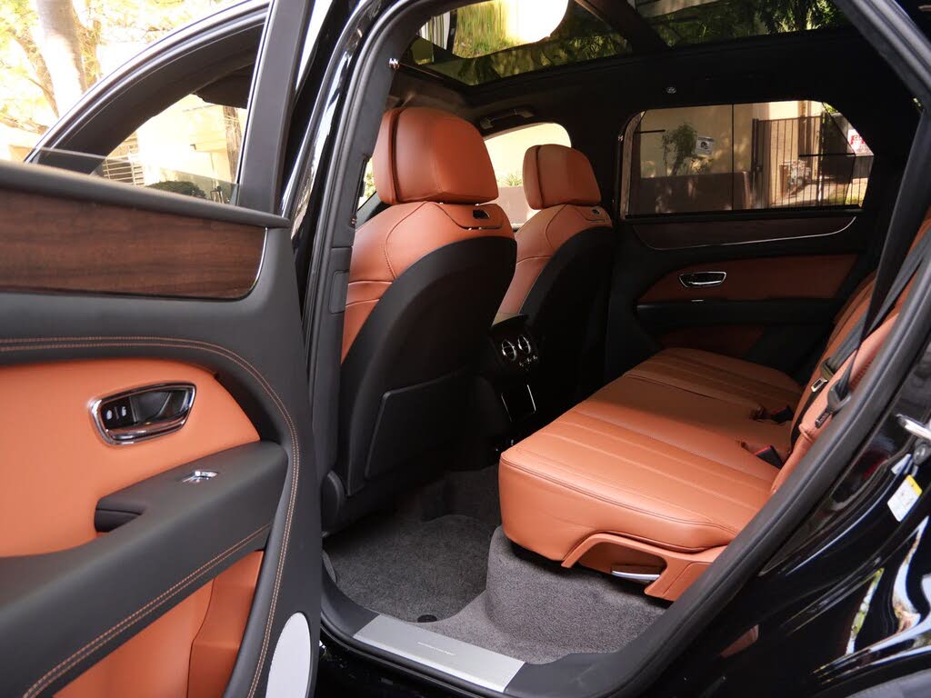 2026 Bentley Bentayga V8 AWD photo 18
