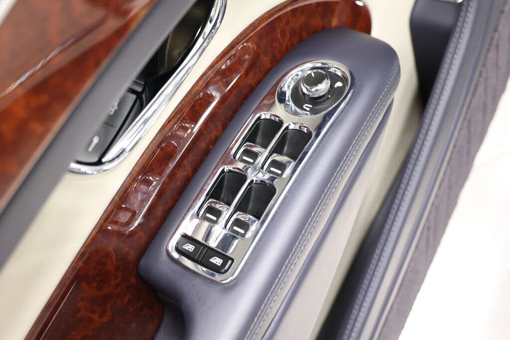 2017 Bentley Mulsanne RWD photo 16