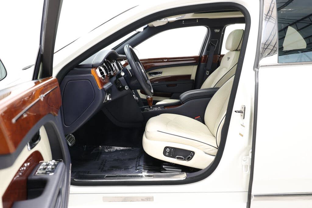 2017 Bentley Mulsanne RWD photo 19