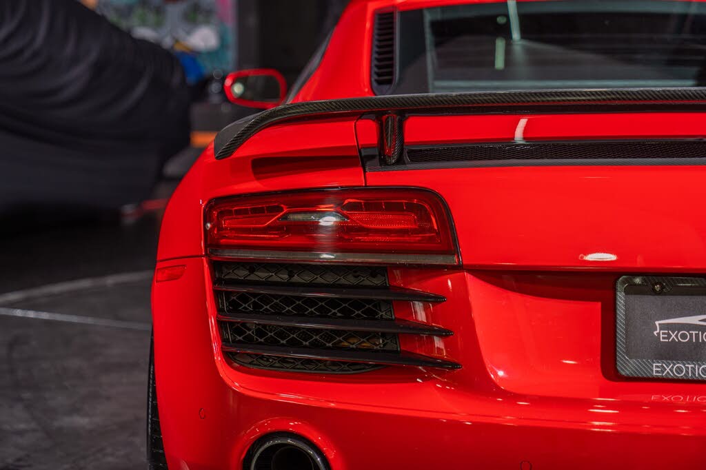 2015 Audi R8 quattro V8 Coupe AWD photo 23 of 24