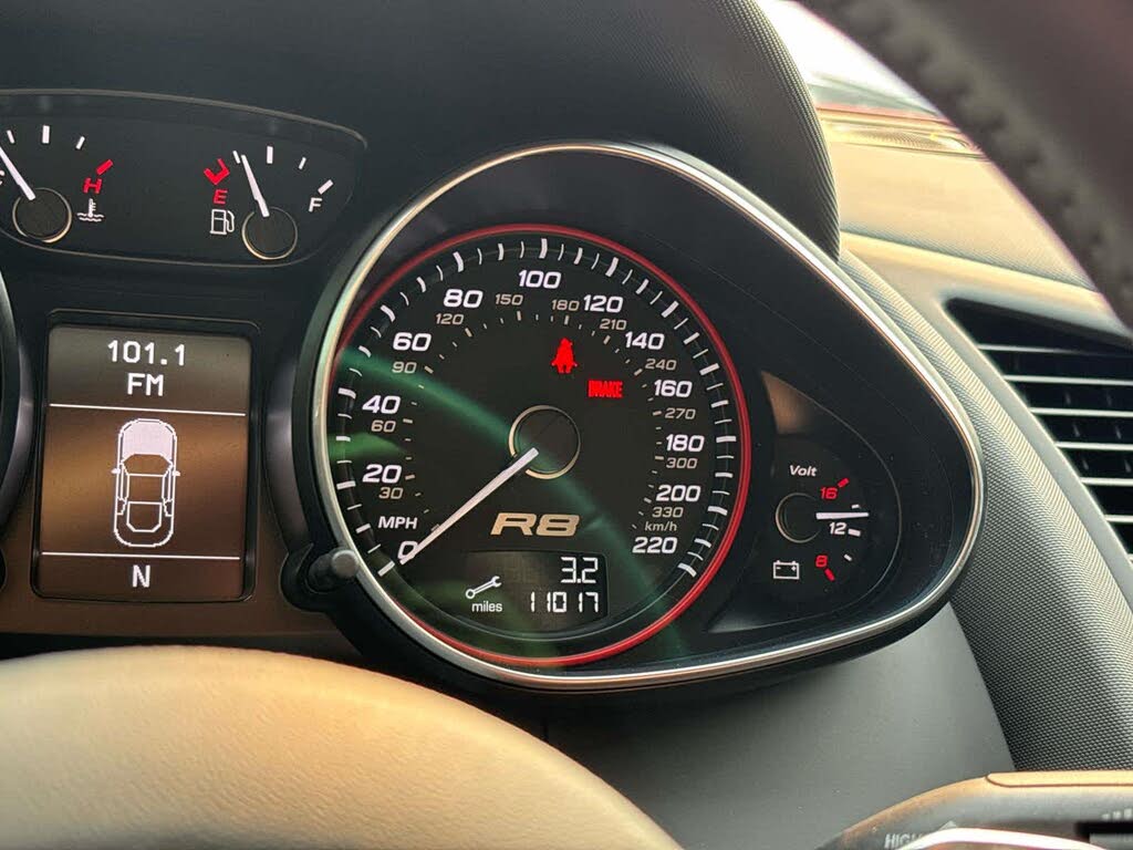 2012 Audi R8 5.2 quattro Coupe AWD photo 17 of 24