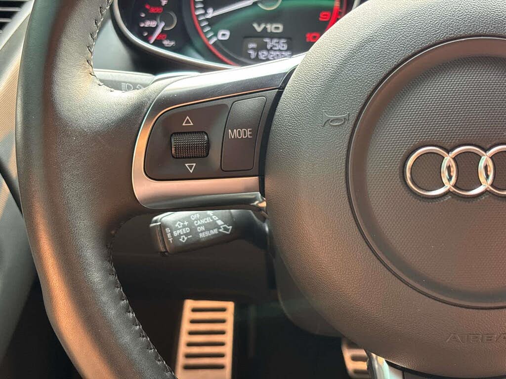2012 Audi R8 5.2 quattro Coupe AWD photo 20 of 24