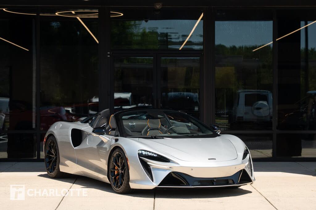 2025 McLaren Artura RWD