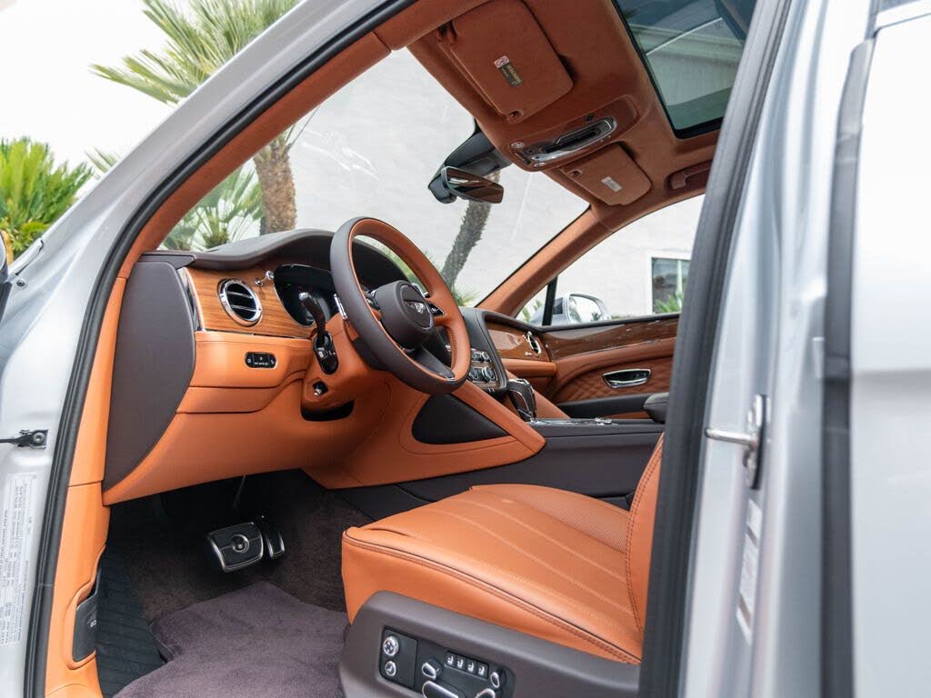 2026 Bentley Bentayga Hybrid Azure AWD photo 2