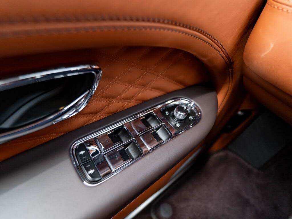 2026 Bentley Bentayga Hybrid Azure AWD photo 11