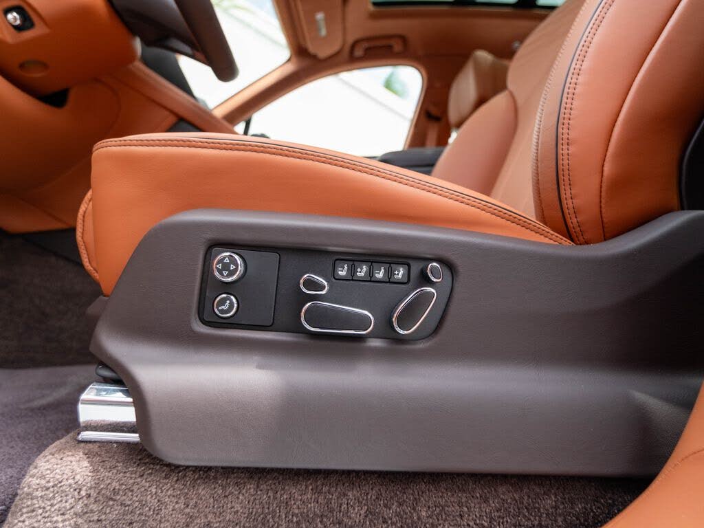 2026 Bentley Bentayga Hybrid Azure AWD photo 14