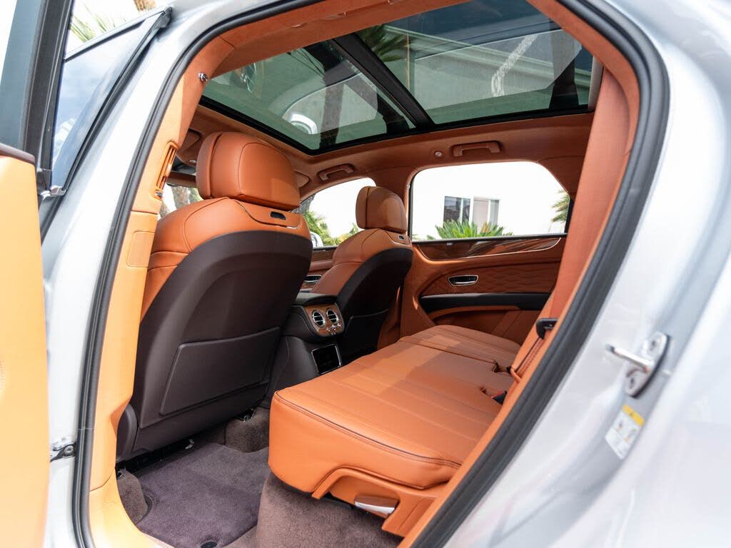 2026 Bentley Bentayga Hybrid Azure AWD photo 15