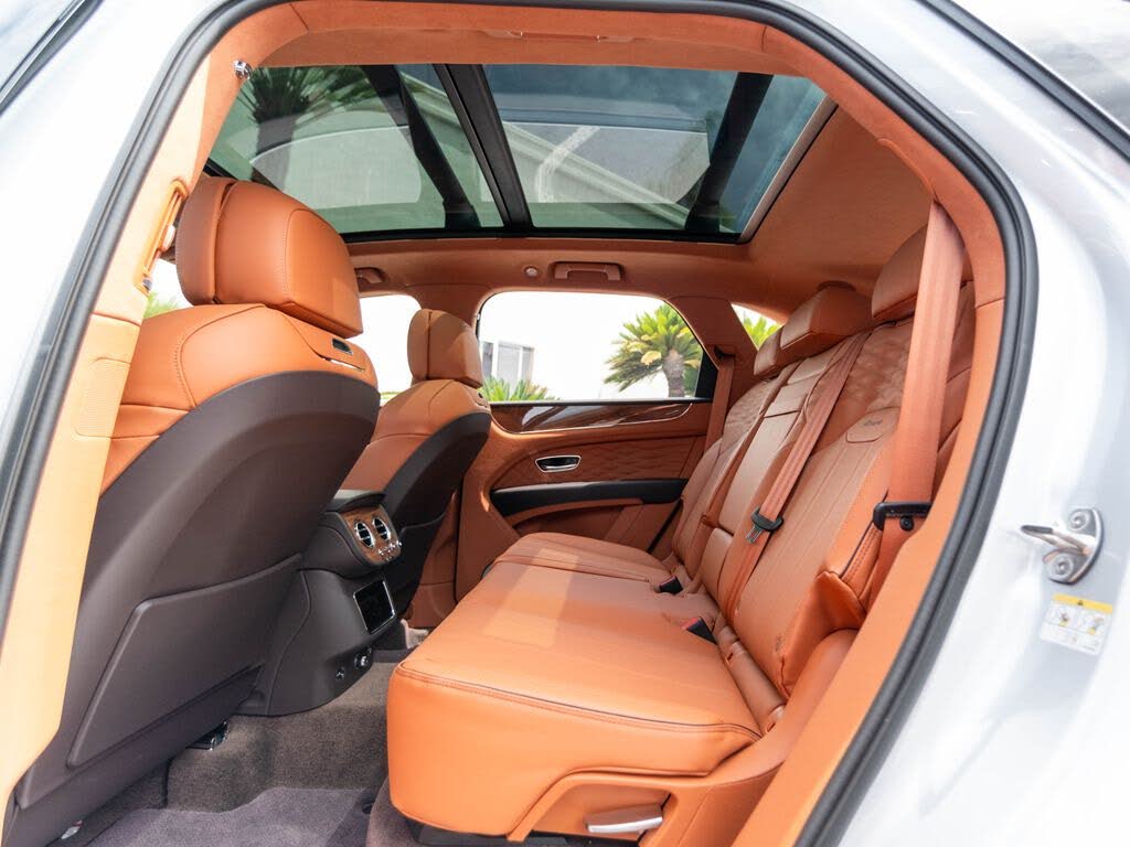 2026 Bentley Bentayga Hybrid Azure AWD photo 16