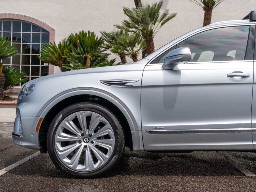 2026 Bentley Bentayga Hybrid Azure AWD photo 6
