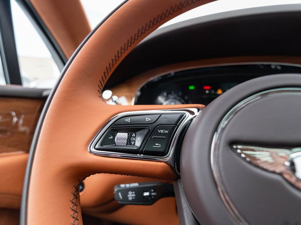 2026 Bentley Bentayga Hybrid Azure AWD photo 8