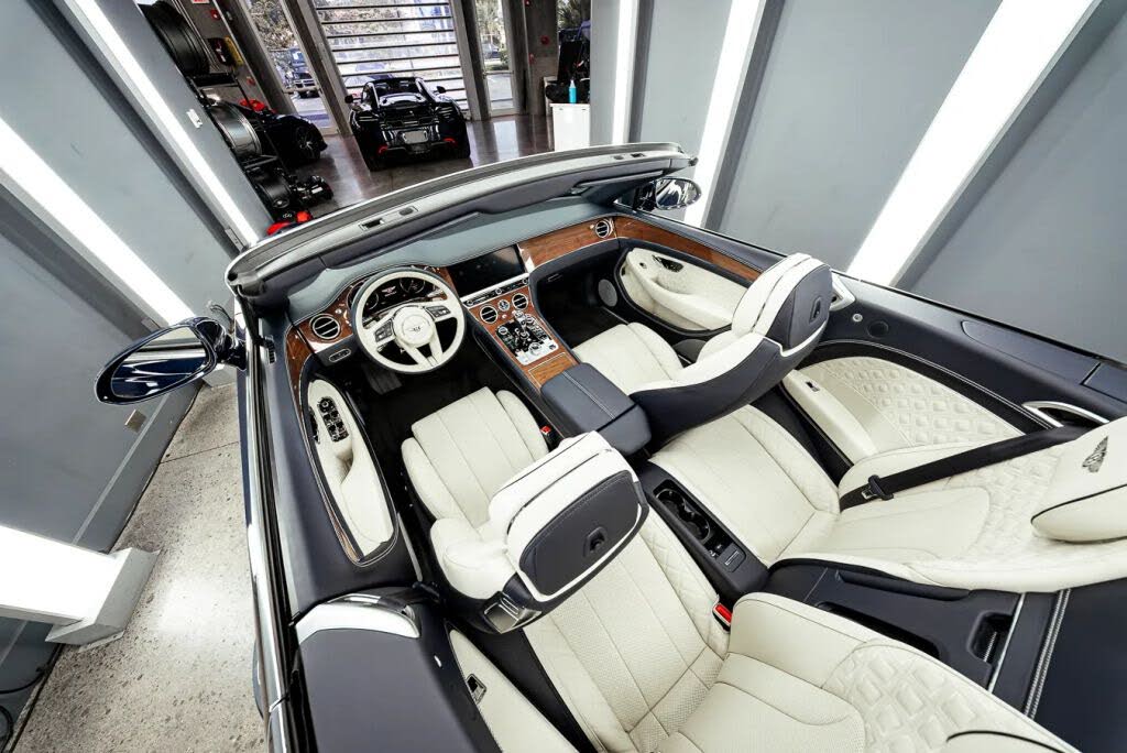 2022 Bentley Continental GTC V8 AWD photo 12