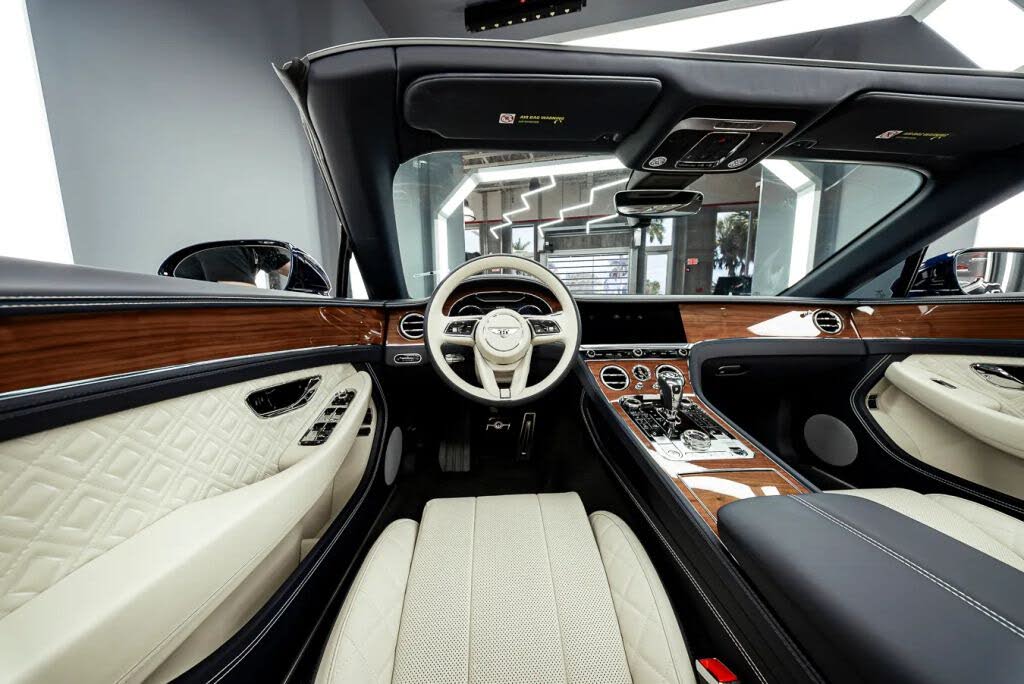 2022 Bentley Continental GTC V8 AWD photo 17