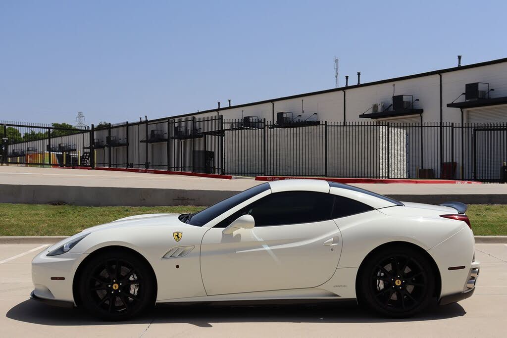 2014 Ferrari California Roadster photo 13