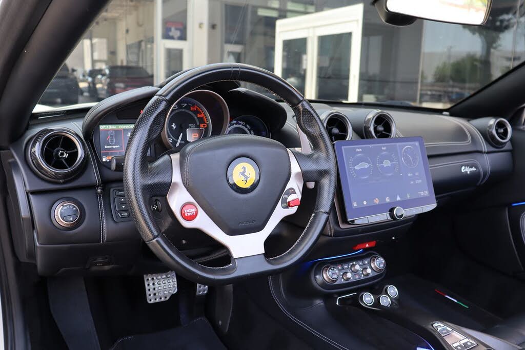 2014 Ferrari California Roadster photo 24
