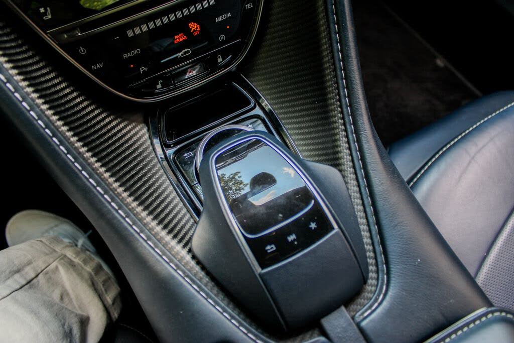 2019 Aston Martin DBS Superleggera Coupe RWD photo 18