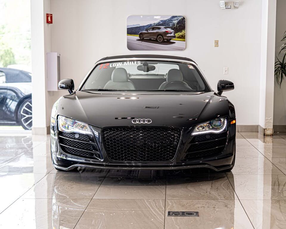 2012 Audi R8 5.2 quattro Spyder AWD photo 2 of 24