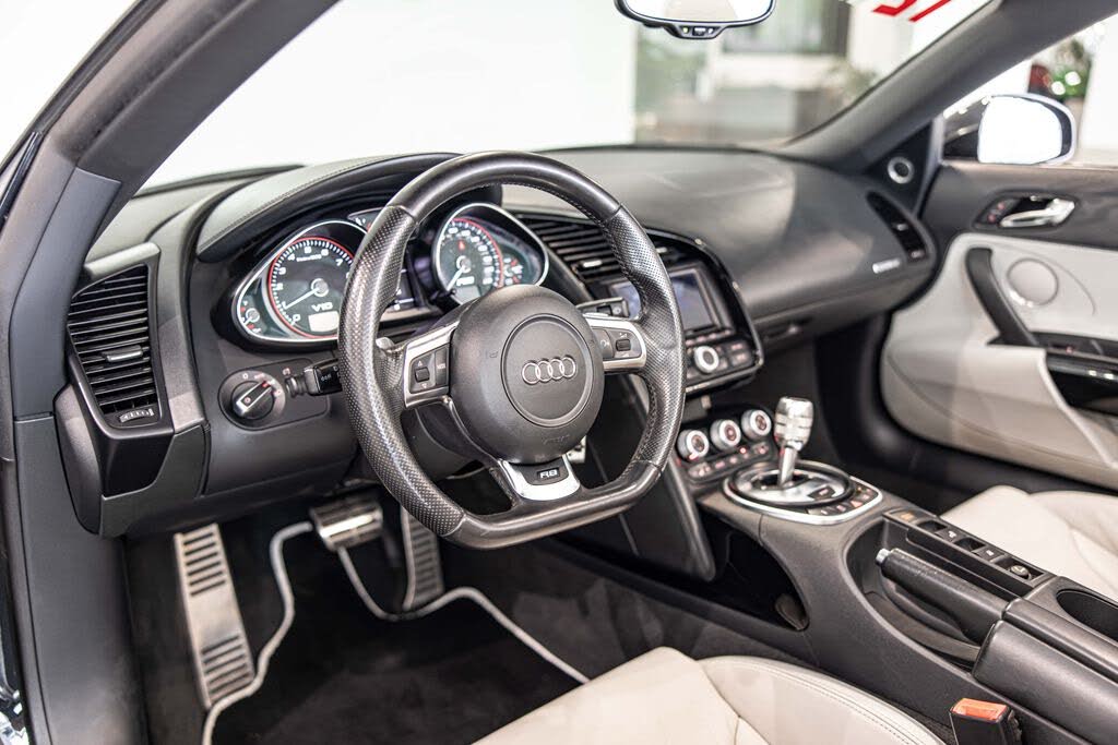 2012 Audi R8 5.2 quattro Spyder AWD photo 19 of 24