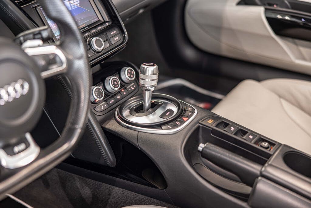 2012 Audi R8 5.2 quattro Spyder AWD photo 21 of 24