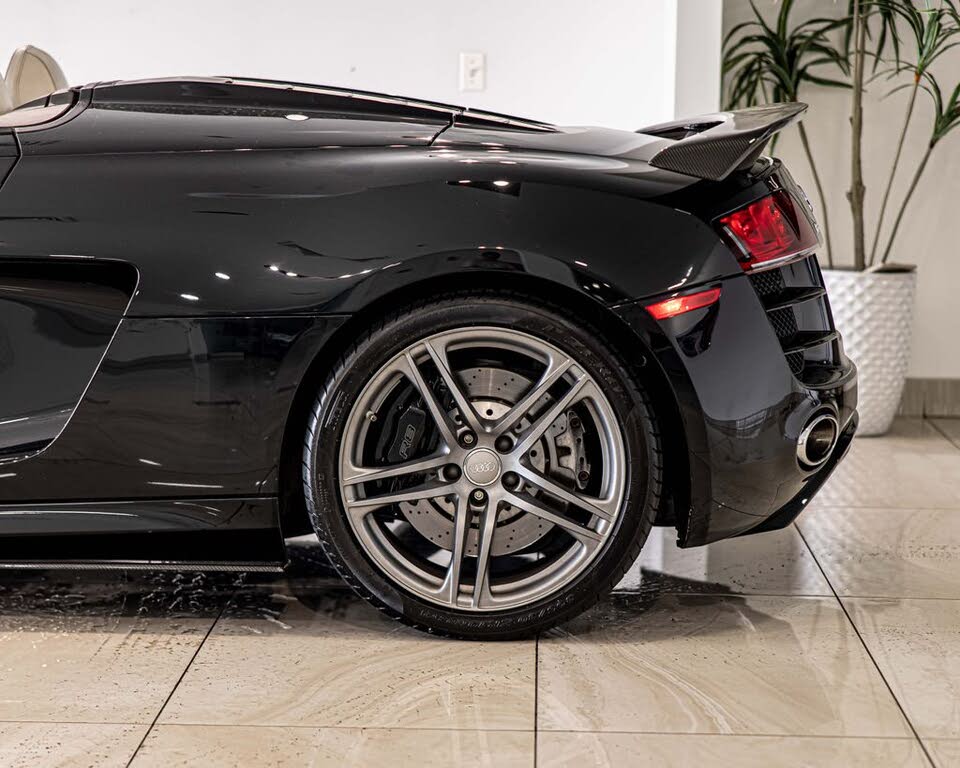 2012 Audi R8 5.2 quattro Spyder AWD photo 8 of 24