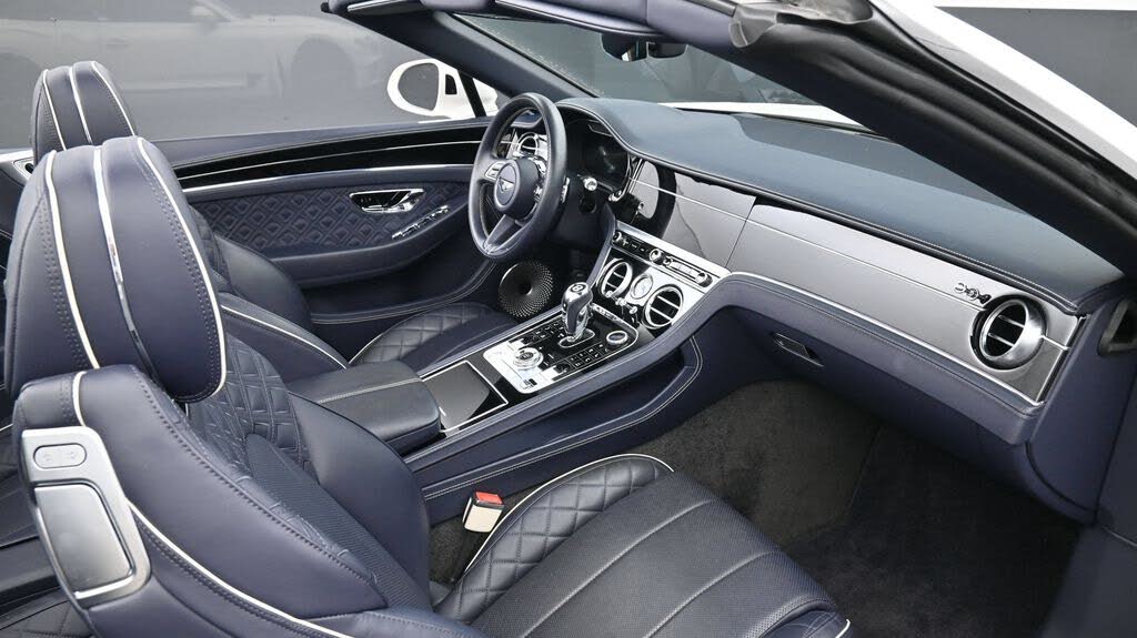 2022 Bentley Continental GTC V8 AWD photo 2