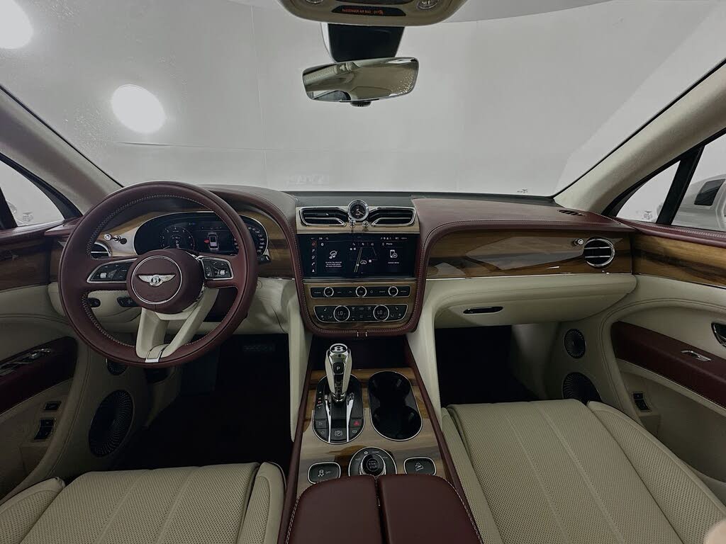 2026 Bentley Bentayga V8 AWD photo 4