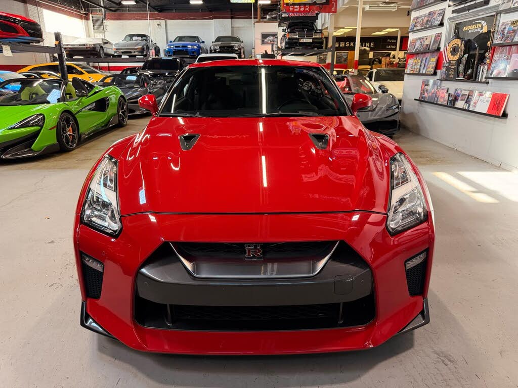 2018 Nissan GT-R Premium AWD photo 2