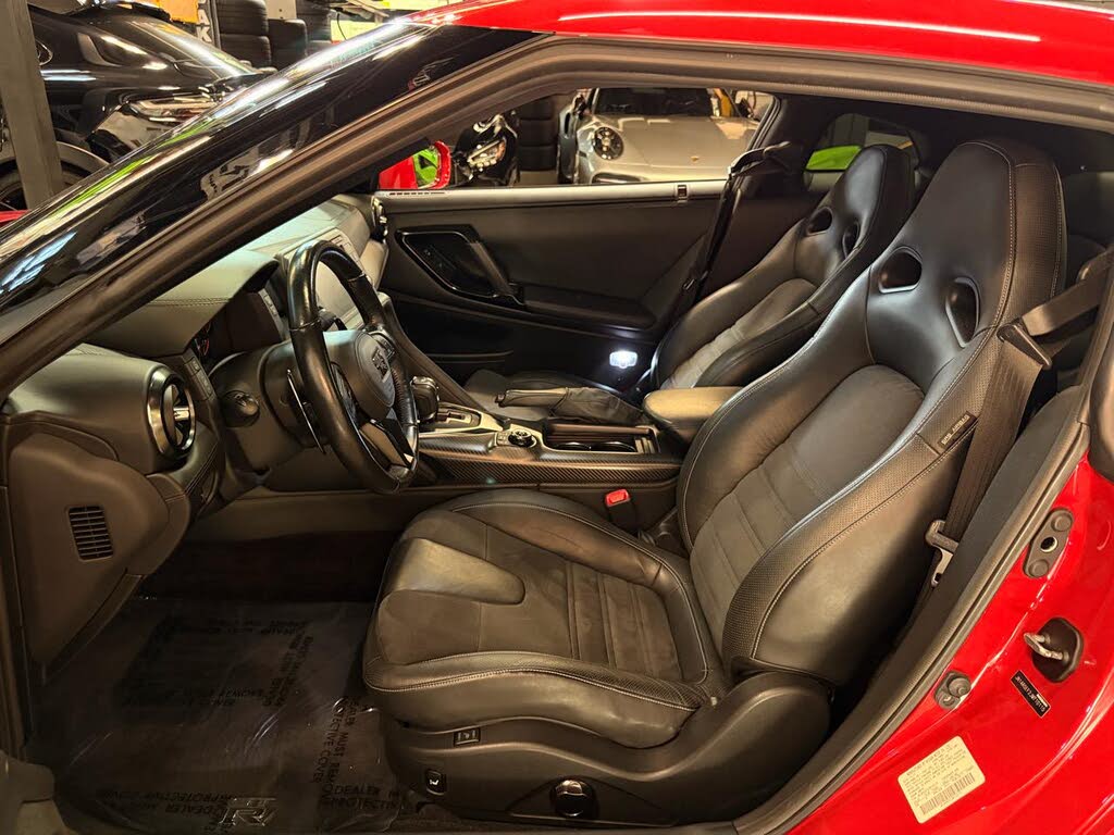 2018 Nissan GT-R Premium AWD photo 16