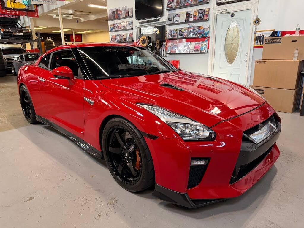 2018 Nissan GT-R Premium AWD photo 3