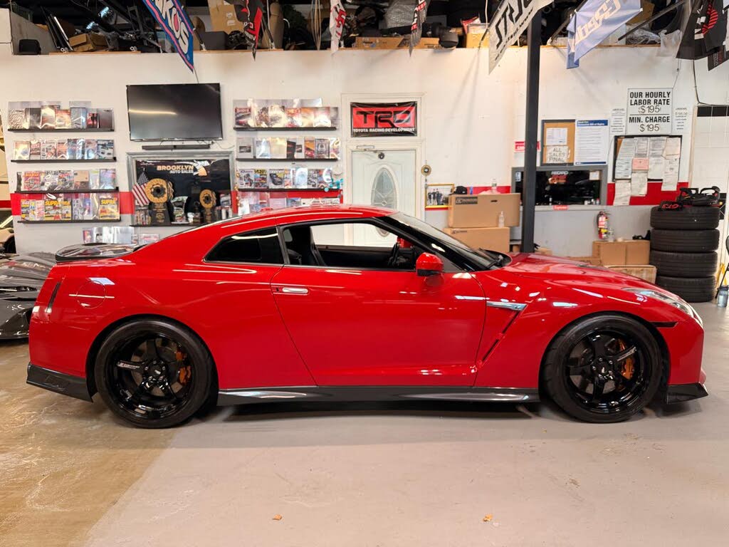 2018 Nissan GT-R Premium AWD photo 4