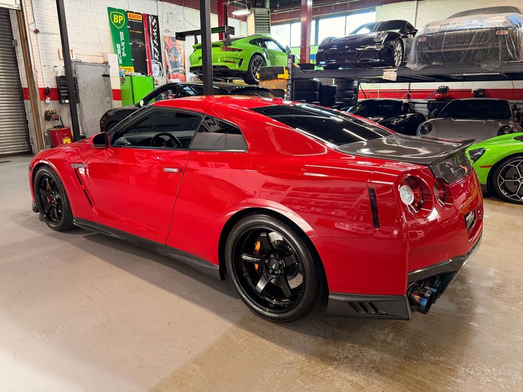 2018 Nissan GT-R Premium AWD photo 9