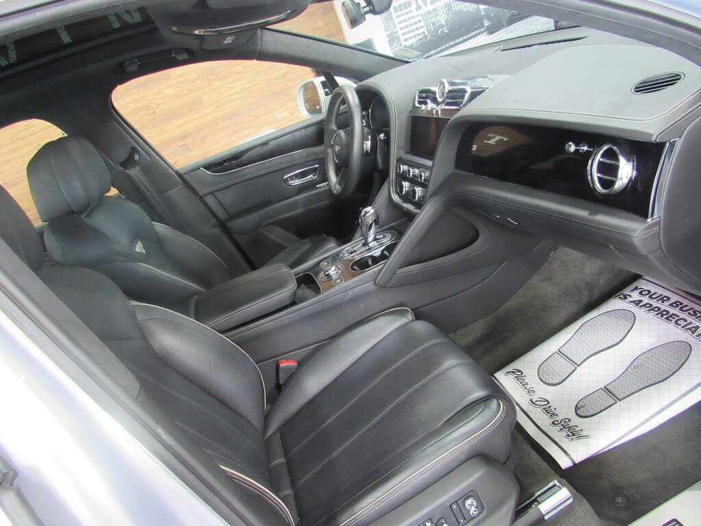 2021 Bentley Bentayga V8 AWD photo 17