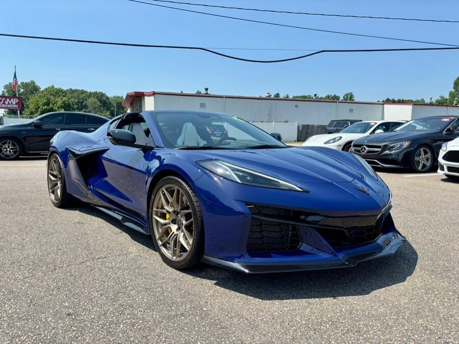 2025 Chevrolet Corvette Z06 1LZ Coupe RWD photo 3